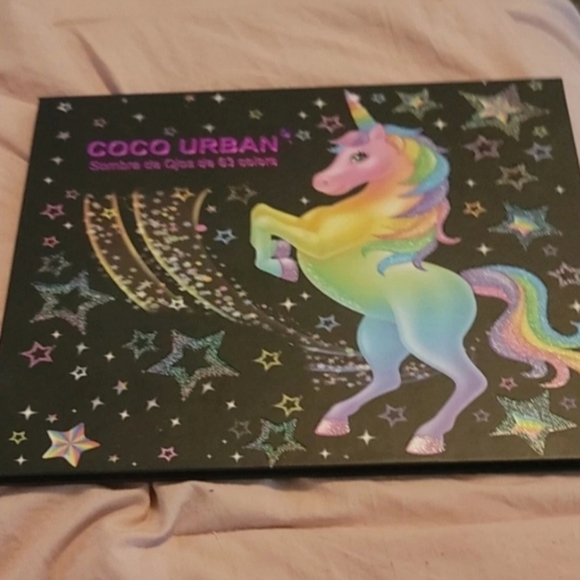 Makeup - Picture 3 of 10